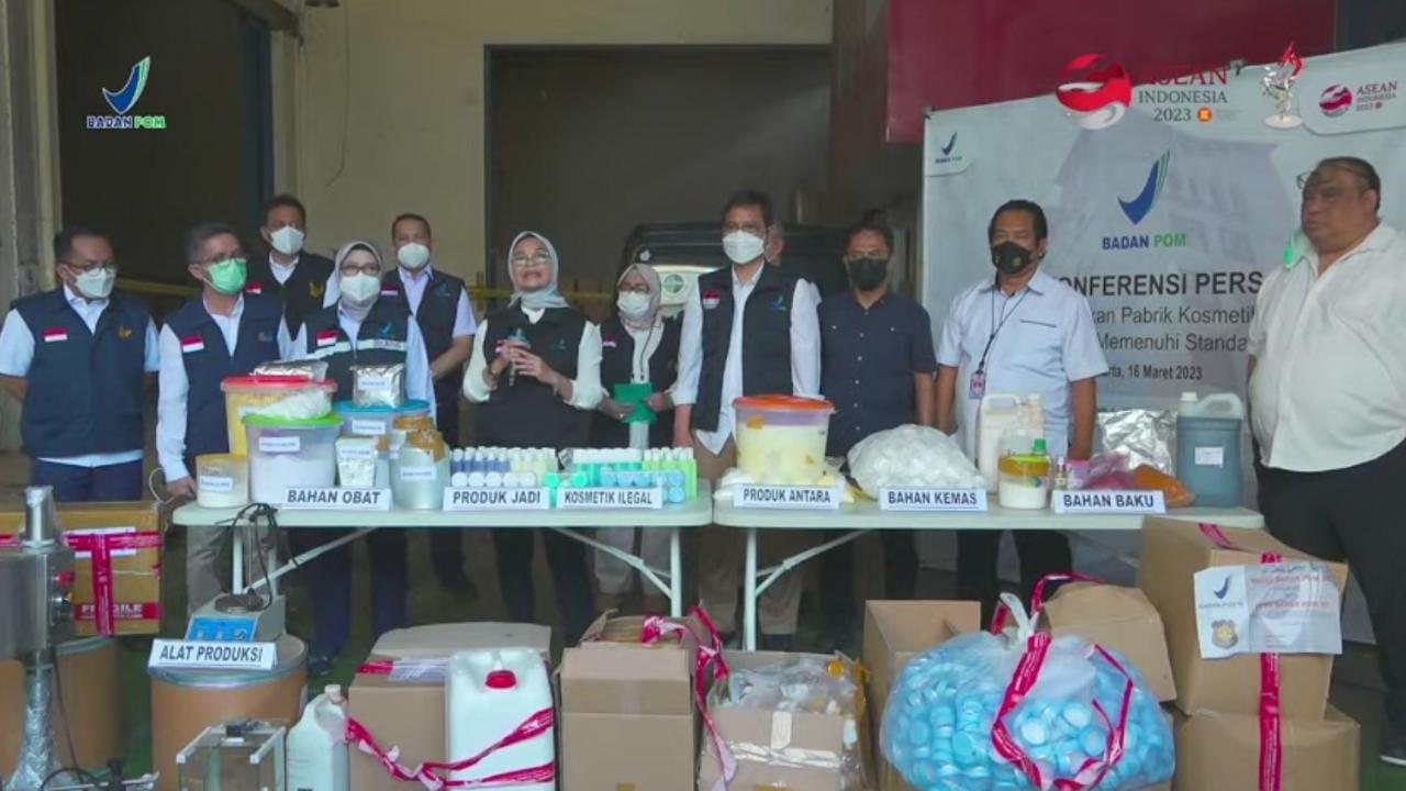 Konferensi pers BPOM tentang tindak terhadap pabrik kosmetik ilegal yang mengadung bahan obat dilarang.