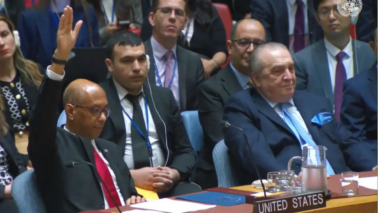 Duta Besar Robert A. Wood dari Amerika Serikat memberikan suara menentang atau memveto rancangan resolusi mengenai pengakuan Palestina di Dewan Keamanan PBB. (UN Photo)
