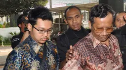 Mahfud MD mengaku hanya main-main ke KPK saat ditanya wartawan, Jakarta, Selasa (7/10/2014) (Liputan6.com/Miftahul Hayat)