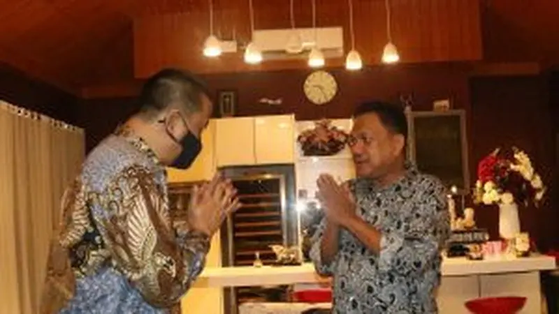 Pertemuan Gubernur Sulut Olly Dondokambey dengan Dirut Garuda Indonesia Irfan Setiaputra.
