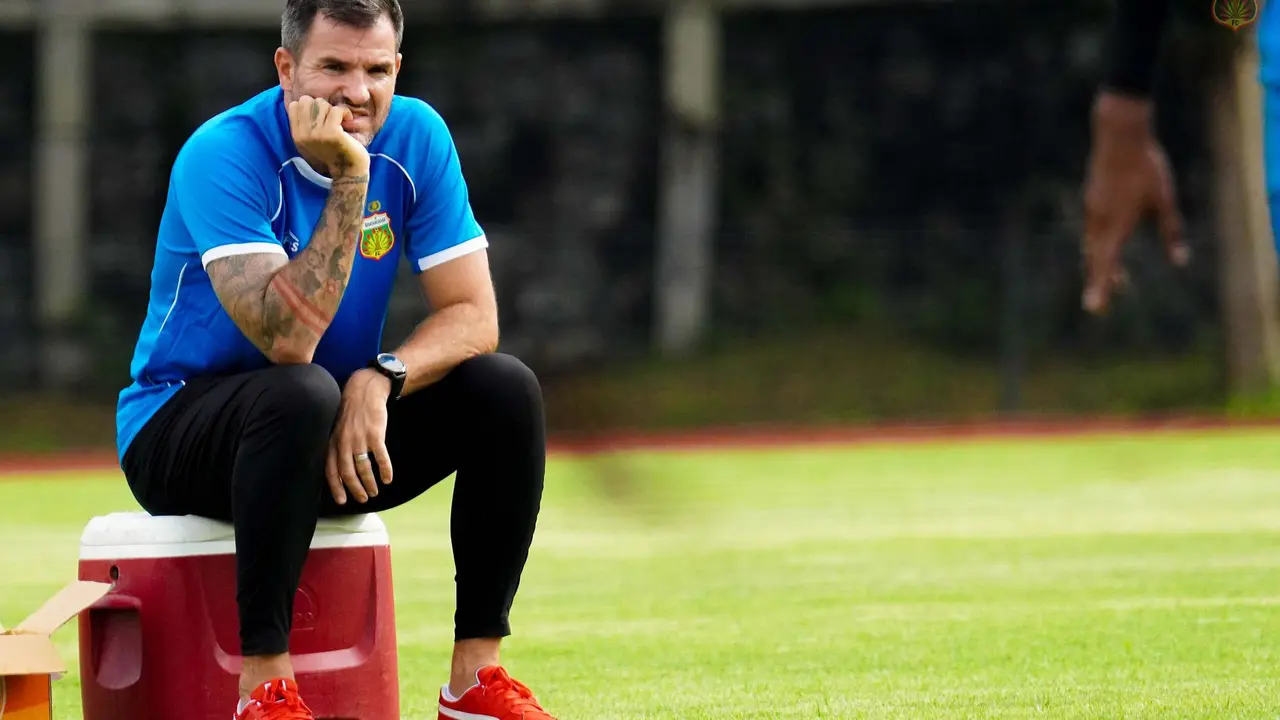 Bhayangkara Solo FC, Simon McMenemy