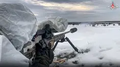 Dalam foto selebaran yang diambil dari video Layanan Pers Kementerian Pertahanan Rusia pada 28 Desember 2022 ini memperlihatkan seorang tentara Rusia ikut serta dalam latihan di lokasi yang tidak ditentukan di Belarusia. (Russian Defense Ministry Press Service via AP)