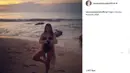 Beberapa waktu silam, Tamara Bleszynski mengunggah foto saat ia melakukan yoga. Uniknya, wanita kelahiran 25 Desember 1974 ini mengenakan bikini saat berbikini. (instagram.com/tamarableszynskiofficia)