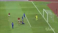 Berita video highlights babak pertama antara Timnas Indonesia U-22 melawan Filipina yang berakhir dengan skor 2-0, Kamis (17/8/2017).