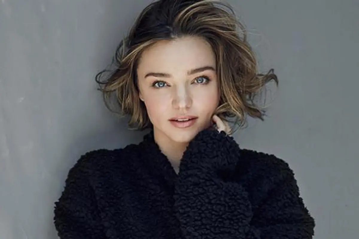 Eksklusif, Proses Fitting Gaun Pengantin Miranda Kerr Oleh Vogue
