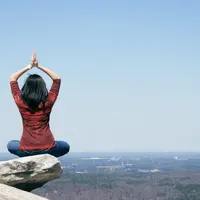 Ternyata yoga tak hanya menjadi olahraga reguler, tapi juga bisa menjadi tren di tahun 2015. 