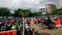 Salah satu lokasi parkir sepeda motor di Parkiran motor EX, Thamrin, Jakarta, Kamis (4/12/2014). (Liputan6.com/Johan Tallo)