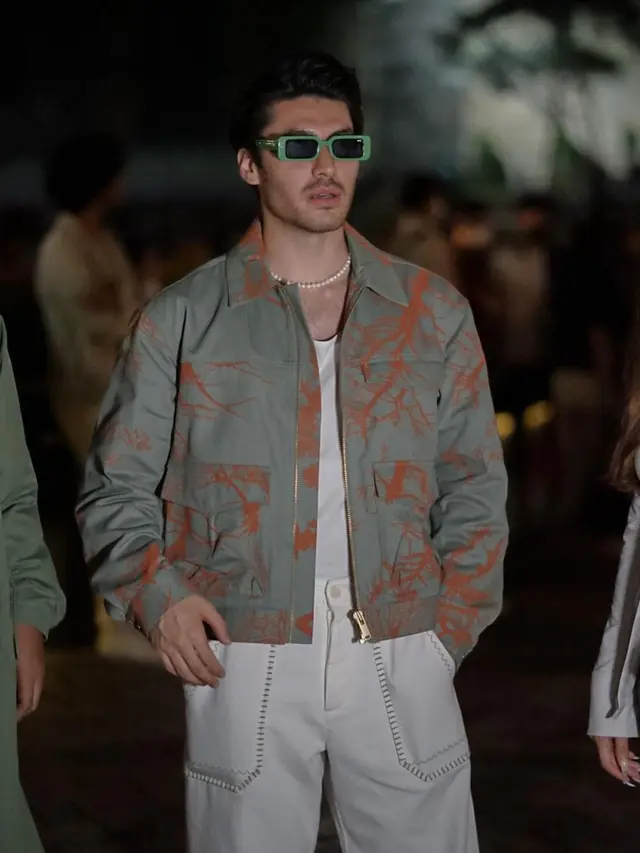 Valentino Peter alias Bara Valentino tampil gaya di Citayem Fashion Week (Foto: Instagram  baravalentino_)