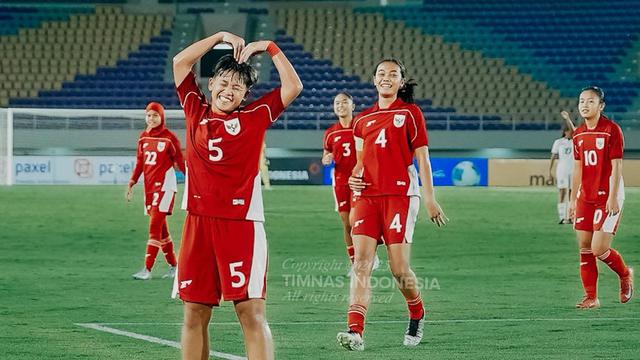 Foto: Aksi Timnas Indonesia Putri Buka Piala AFF U-16 dengan Pesta Gol Setengah Lusin