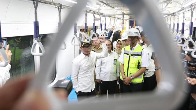 Menaker Hanif Dhakiri Jajal MRT Jakarta