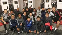 Manchester United menjamu 12 bocah Thailand yang sempat terjebak dalam gua (Twitter)