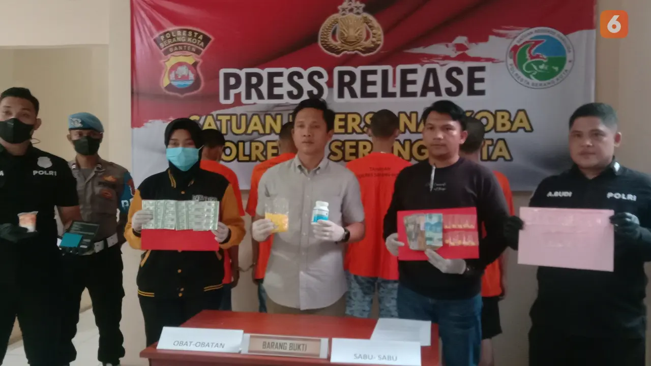 Polisi Tangkap Pedagang Cilor Nyambi Jual Obat Keras. (Jumat, 11/11/2022). (Yandhi Deslatamna/Liputan6.com).