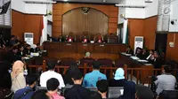 Suasana sidang dakwaan perdana dengan Terdakwa Ratna Sarumpaet di Pengadilan Negeri (PN) Jakarta Selatan, Kamis (29/2). Ratna menjalani sidang dakwaan perdana atas kasus penyebaran berita hoaks yang menyebutkan wajah lebam. (Liputan6.com/Herman Zakharia) 
