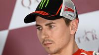 Jorge Lorenzo tampil kurang impresif pada latihan bebas MotoGP Qatar, Jumat (24/3/2017), sehingga gagal lolos otomatis ke kualifikasi dua. (EPA/Noushad Thekkayil)