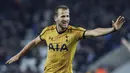 Harry Kane saat merayakan golnya ke gawang Leicester City pada pada lanjutan Premier League di King Power Stadium, Leicester, (18/5/2017). Tottenham menang 6-1. (AP/Rui Vieira)