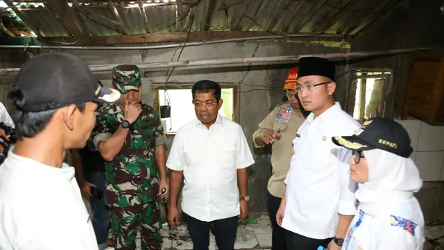 Menteri Sosial Idrus Marham mengunjungi lokasi terdampak gempa di Lebak, Banten (Dok. Kemensos)