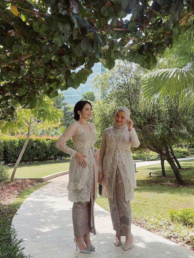 6 Potret Enzy Storia Jadi Bridesmaid di Pernikahan Furry Citra, Didoakan Menyusul