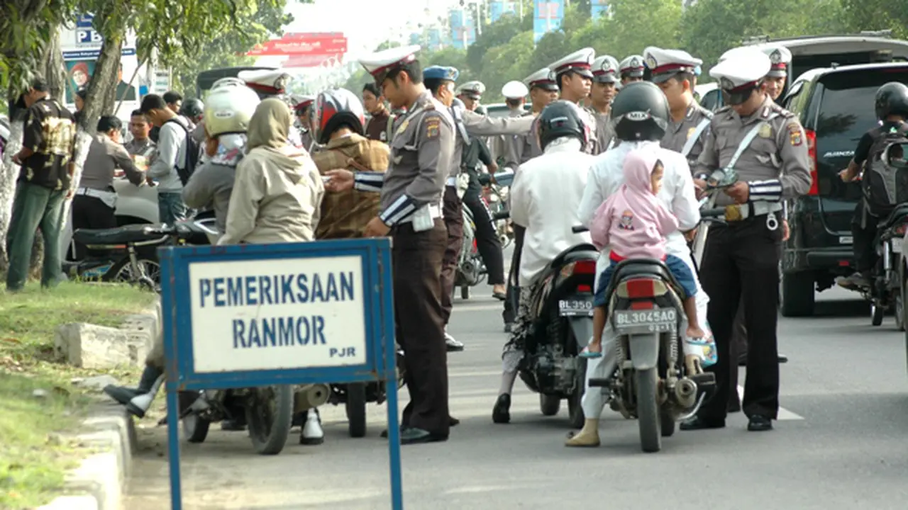 Video Rekonstruksi Anak Dianaya Polisi Diwarnai Isak Tangis