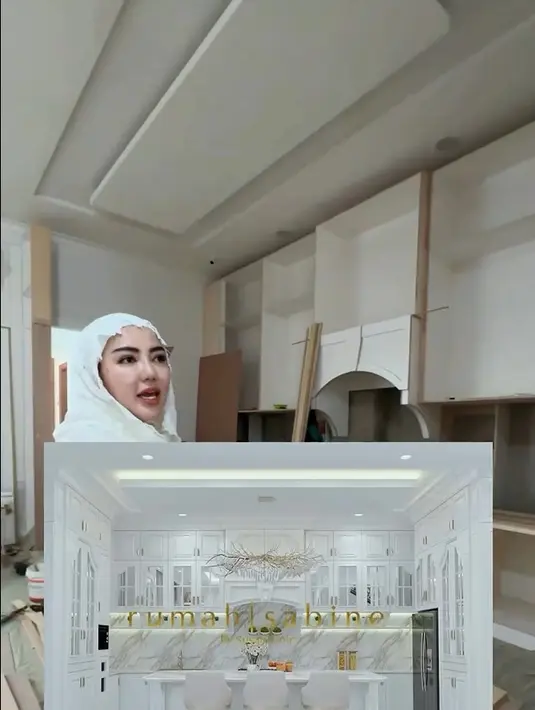 Tidak hanya ruangan yang sangat luas, dapur bersih juga besar dan terlihat sangat mewah dengan dominasi marmer. [Instagram/bellashofie_rigan]