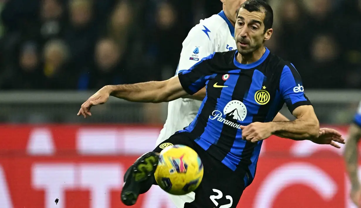 <p>Inter Milan saat ini menempati urutan pertama dengan perolehan 31 poin, unggul dua angka atas Juventus di posisi kedua. (GABRIEL BOUYS / AFP)</p>