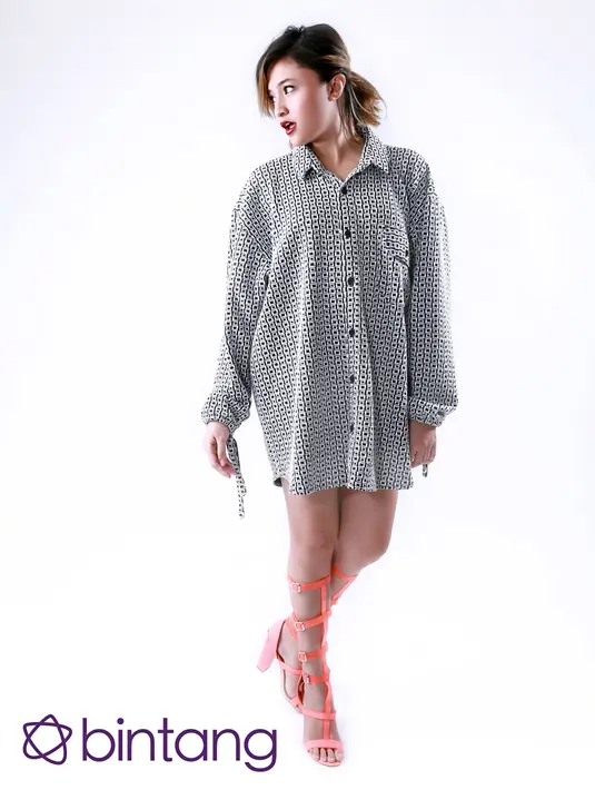 "A little preview!! "Ampunan-Mu"—single terbaruku yang sebentar lagi akan launching. Ayoo, langganan nada sambungnya untuk hp kamu yaaahh" tulis keterangan video yang diunggah 15 Juli silam. (Deki Prayoga, Muhammad Iqbal Nurfajri/Bintang.com)