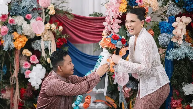Momen Lamaran Dustin Tiffani dan Ditha Rizky Amalia, Selangkah Menuju Pelaminan