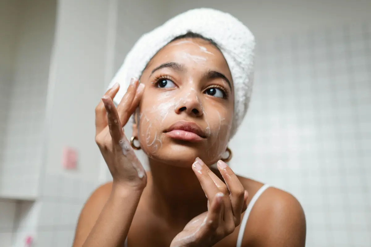 Tips Double Cleansing untuk Kulit Berminyak dan Rentan Jerawat