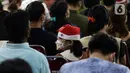 Umat Katolik saat mengikuti Misa Malam Natal 2022 di Gereja Katedral Jakarta, Sabtu (24/12/2022). Gereja Katedral Jakarta mengusung tema "Nusantara dan Kebhinekaan" pada perayaan Natal 2022. Misa Malam Natal di Gereja Katedral Jakarta berlangsung khidmat diselenggarakan secara tatap muka. (Liputan6.com/Helmi Fithriansyah)