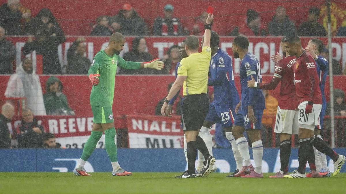 Di Balik Banyaknya Kartu Merah Chelsea: Dari Taktik Maresca Hingga Kecerobohan Pemain