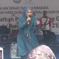 Evie Tamala saat memperingati Hari Guru Nasional di Jakarta