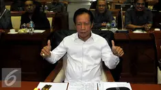 Kepala Badan Intelejen Nasional (BIN) Sutiyoso saat menghadiri rapat kerja dengan Komisi I DPR RI di Kompleks Parlemen, Jakarta, Senin (28/92015). Rapat membahas isu-isu teraktual yang berhubungan dengan intelejen Indonesia. (Liputan6.com/Johan Tallo)