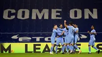 Pemain Manchester City Ilkay Gundogan merayakan dengan rekan satu timnya usai usai mencetak gol ke gawang West Bromwich Albion pada pertandingan Liga Inggris di Stadion Hawthorns, West Bromwich, Inggris, Selasa (26/1/2021). Manchester City menang 5-0. (Laurence Griffiths/Pool via AP)