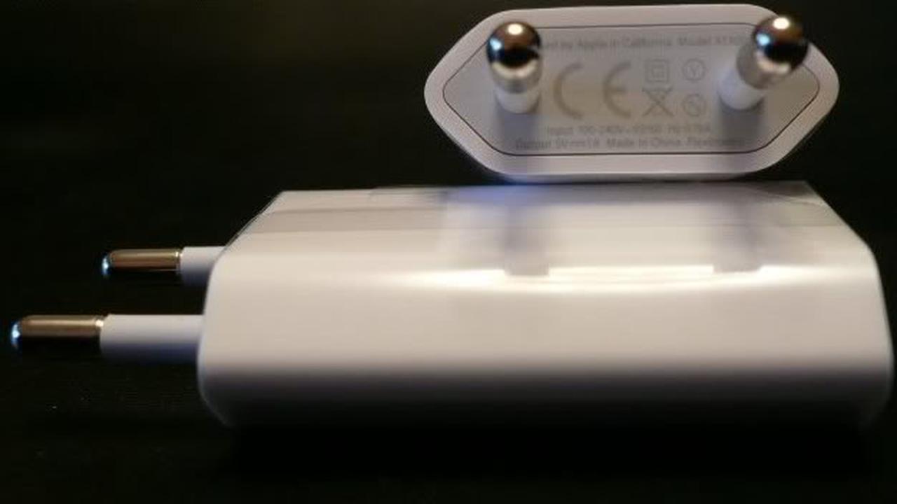 Bermasalah, Charger iPhone Ditarik Dari Pasaran