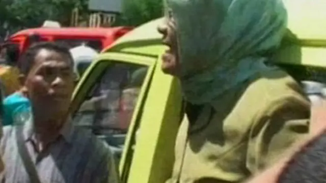 Demo Tarif Angkot, Ratusan Sopir Bentrok dengan Polisi