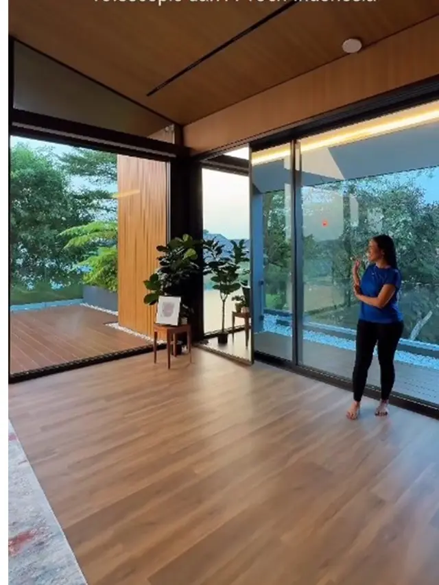 Potret Dance Studio di Rumah Baru Yura Yunita