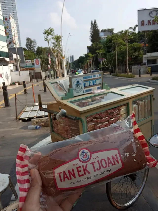 Gerobak Roti Tan Ek Tjoan