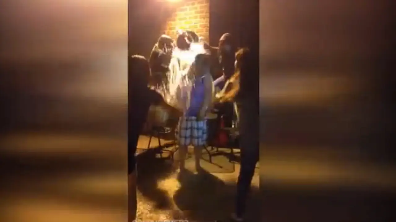 Cuplikan Aksi Ice Bucket Challenge yang Gagal Total