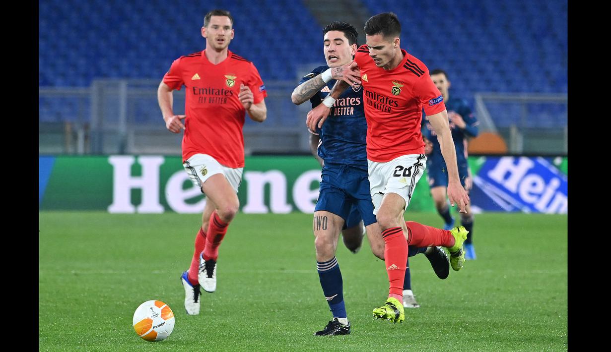 Pun demikian dengan Benfica yang memperoleh peluang emas di akhir babak pertama. Namun, tak ada gol yang tercipta dari kedua tim hingga laga memasuki jeda turun minum. (Foto: AFP/Alberto Pizzoli)