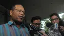 Barnabas Suebu diperiksa sebagai saksi terkait tindak pidana korupsi Detailing Engineering Design Pembangkit Listrik Tenaga Air Sungai Memberamo dan Urumuka tahun 2009-2010 Provinsi Papua, Jakarta, Kamis (12/2/2015). (Liputan6.com/Herman Zakharia)