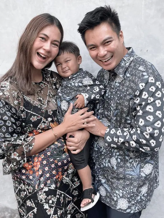 Sebagai suami, Baim pun menggantikan peran Paula dalam menjaga buah hatinya, Kiano Tiger Wong. Baim juga memastikan bahwa kondisi sang istri sekarang ini baik-baik saja. (Instagram/paula_verhoeven)