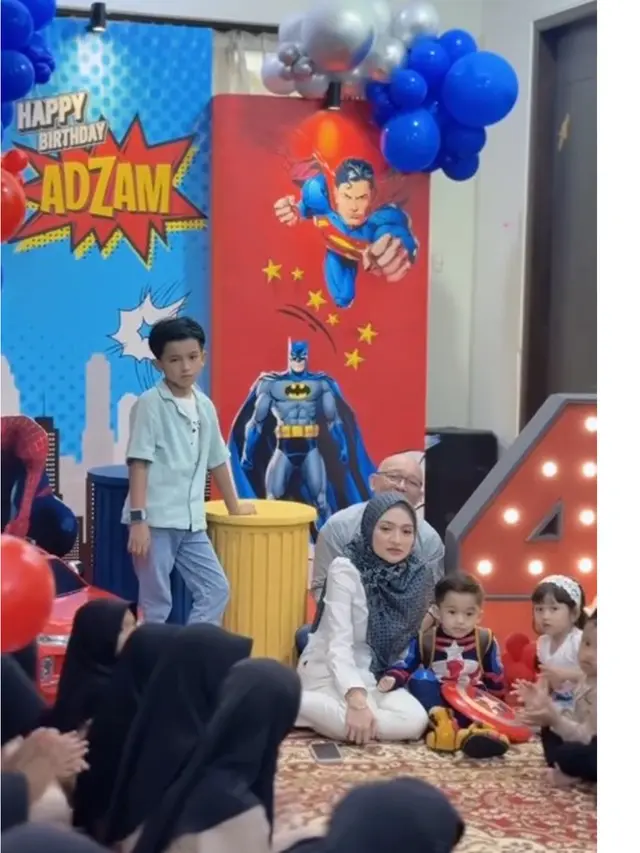 6 Potret Nathalie Holscher Tampil Berhijab di Ultah Adzam ke-4, Curi Perhatian