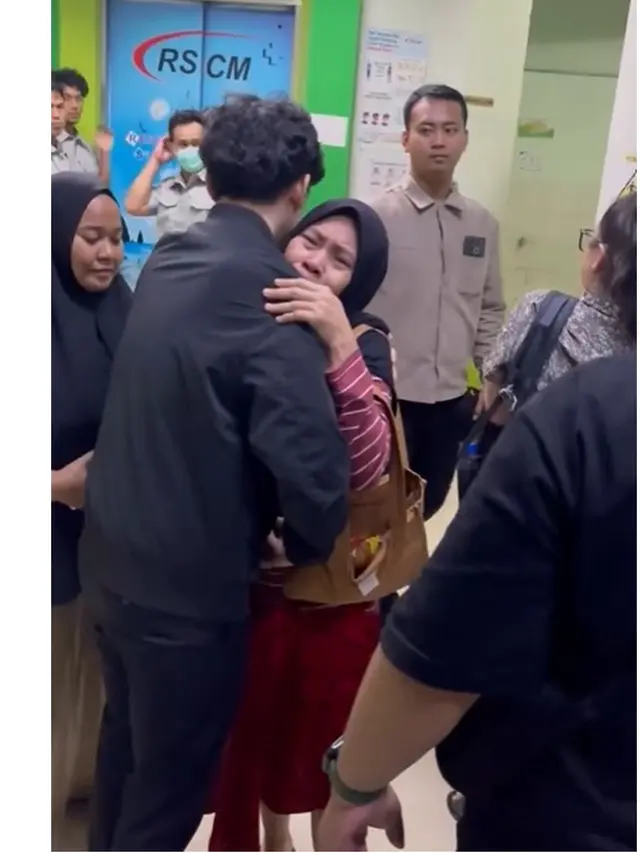6 Potret Willie Salim Beri Bantuan untuk Ibu Affan Kurniawan Ojol Korban Brimob