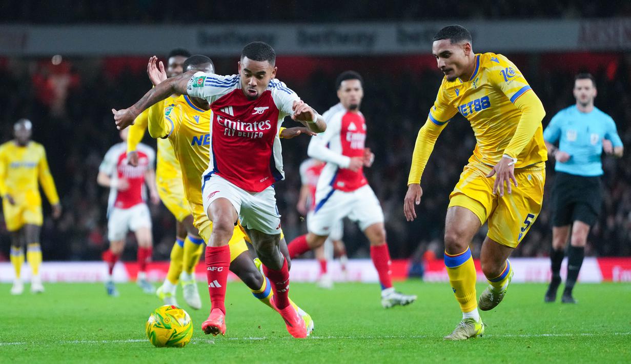 Ini merupakan jawaban kelas dunia dari Gabriel Jesus setelah sebelumnya mendapat kritik atas performa buruknya. Gol terakhirnya di Premier League sebelum pekan ini tercipta pada Januari lalu alias sudah 11 bulan silam. (AP Photo/Kirsty Wigglesworth)