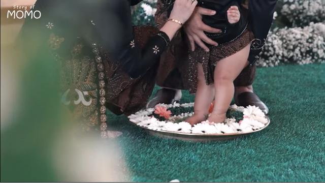 [Fimela] Tedak siten anak kedua Momo Geisha