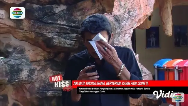 Rhoma Irama menangis mengenang kebersamaan dengan personel Soneta (YouTube/ Indosiar)