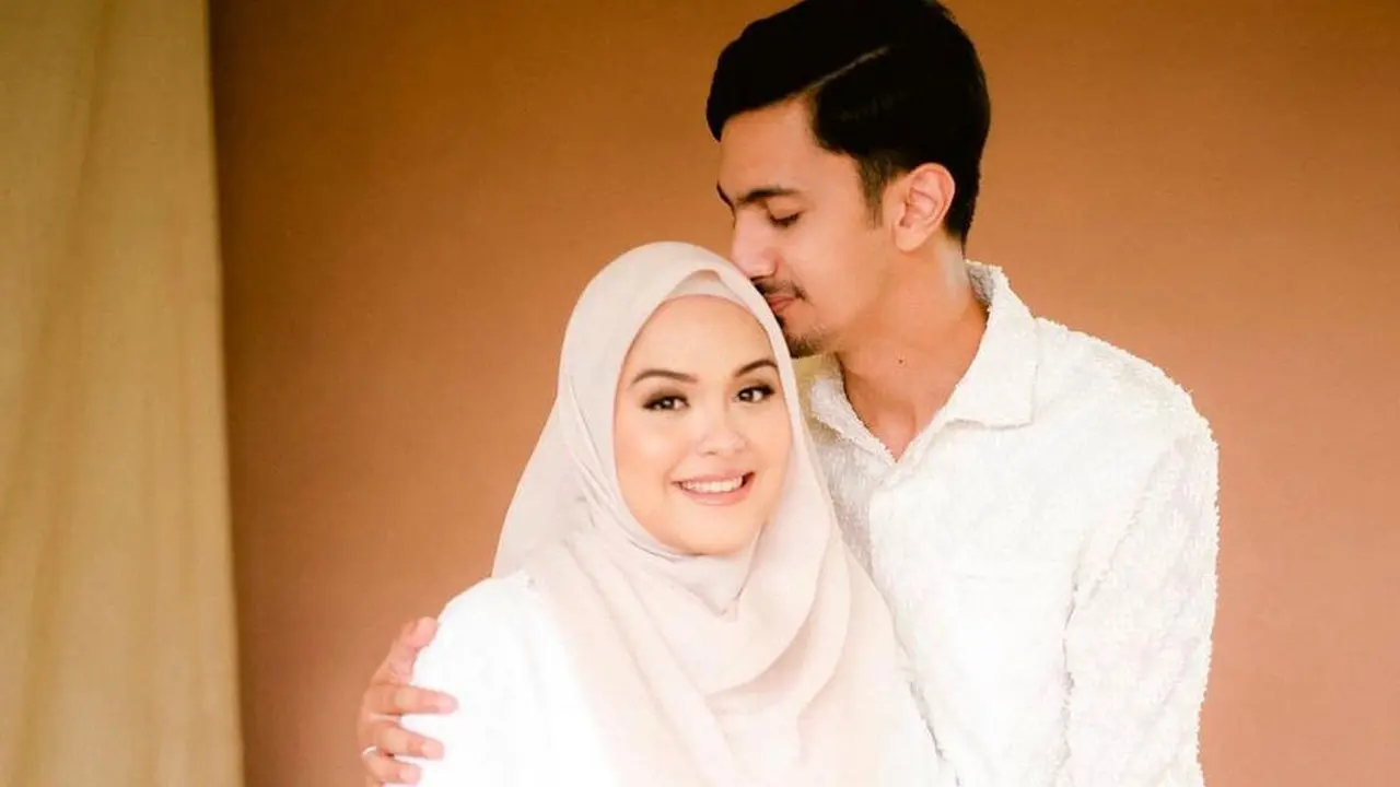 Vebby Palwinta Melahirkan