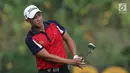 Pegolf Thailand, Rattanon Wannasrichan saat megikuti Golf Indonesia Open 2017 di Pondok Indah Golf Course, Jakarta, Minggu (29/10). Rattanon Wannasrichan harus puas menempati posisi kelima Golf Indonesia Open 2017. (Liputan6.com/Helmi Fithriansyah)