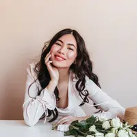 heatless curl dengan kaos kaki/shutterstock/look studio