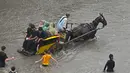 Curah hujan tertinggi dalam 30 tahun membunuh tujuh orang di Lahore, menyebabkan banjir perkotaan.  (AFP/Arif Ali)