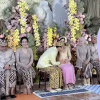 Maia Estianty dan Mulan Jameela Tampil Kenakan Kebaya Coklat di Tujuh Bulanan Alyssa Daguise. [@anissaica]